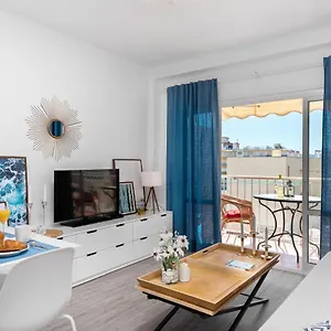 cozy-apartment-next-to-the-beach-and-nerja-center.1costadelsol.com/